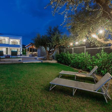 Antonia Villa - Luxurious Serenity With Private Pool, By Zantewize Kalipádhon 外观 照片