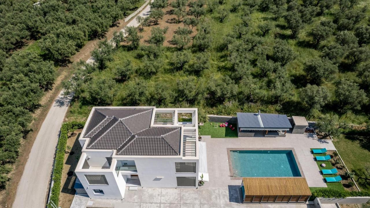 Antonia Villa - Luxurious Serenity With Private Pool, By Zantewize Kalipádhon 外观 照片