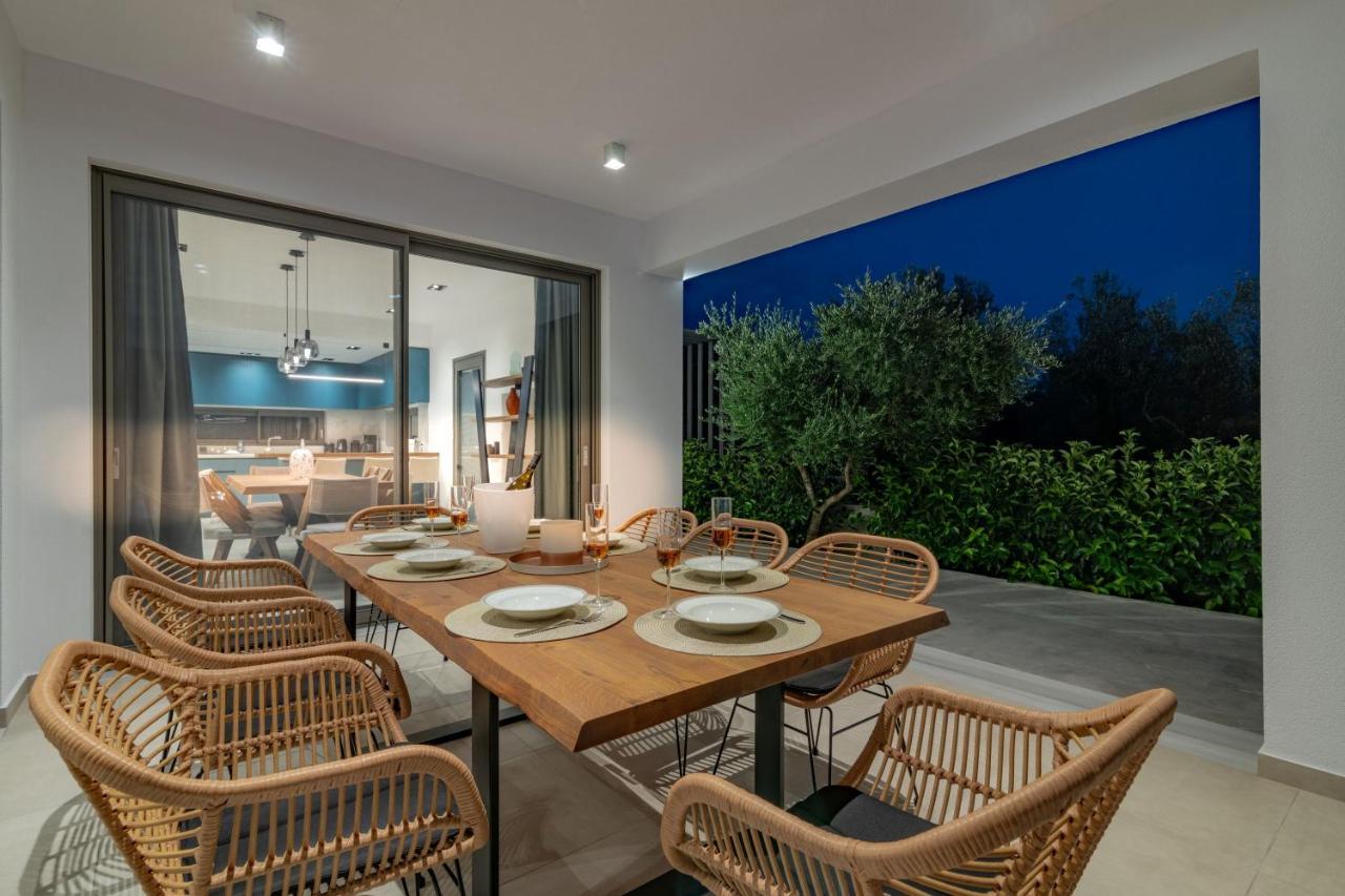 Antonia Villa - Luxurious Serenity With Private Pool, By Zantewize Kalipádhon 外观 照片