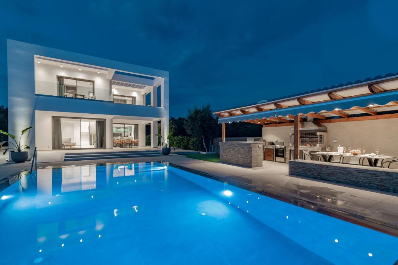Antonia Villa - Luxurious Serenity With Private Pool, By Zantewize Kalipádhon 外观 照片
