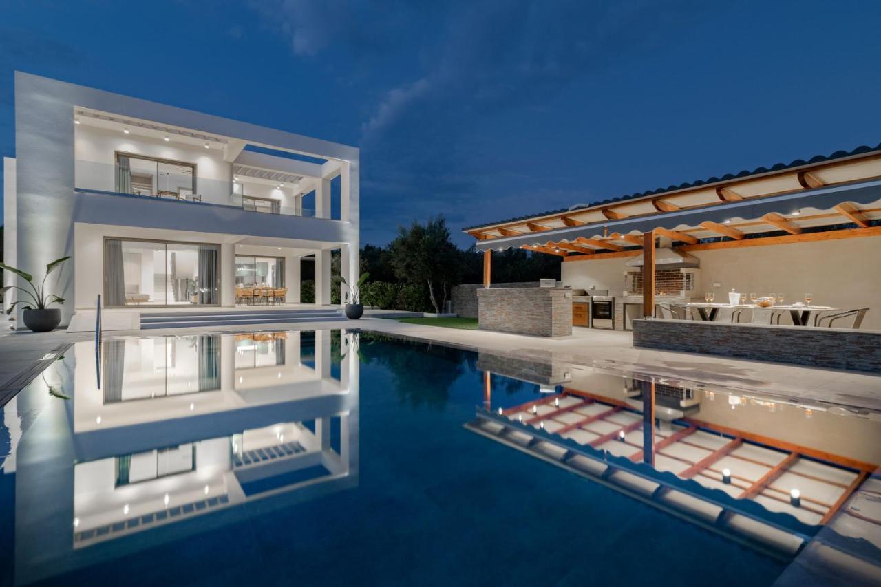Antonia Villa - Luxurious Serenity With Private Pool, By Zantewize Kalipádhon 外观 照片